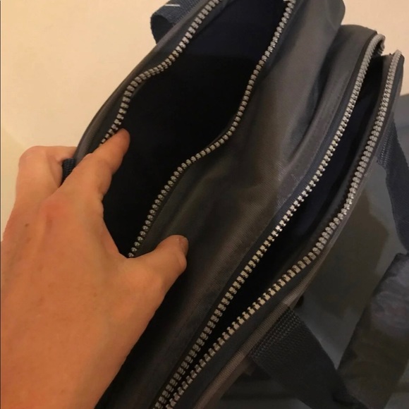 Picnic set in insulated backpack 2 dishes,napkins,cups &utensils - Picture 5 of 7